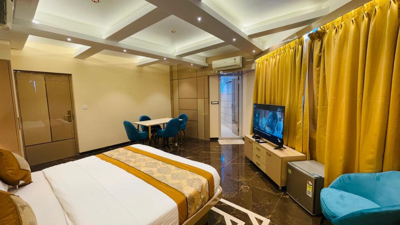 Home2 Renaissance Club 孟买 外观 照片