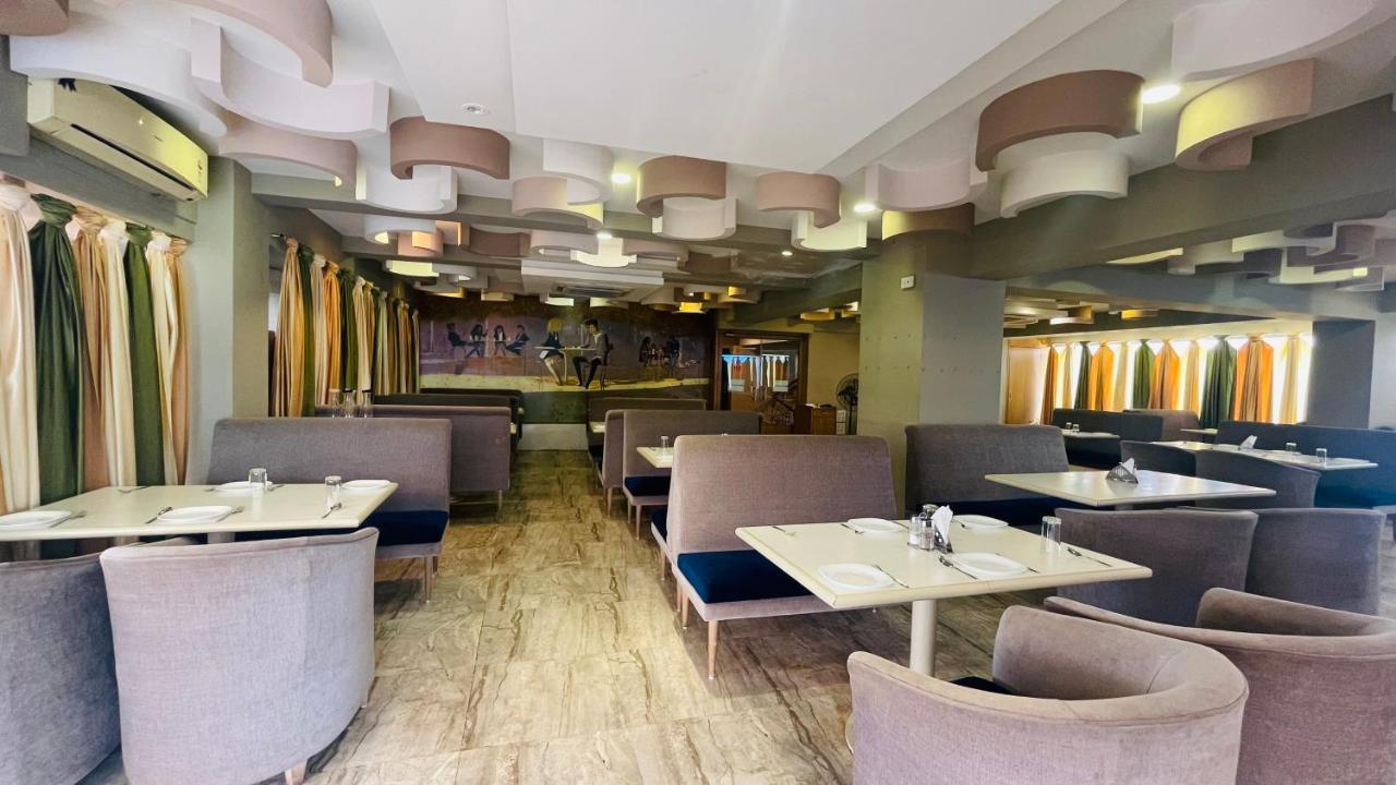 Home2 Renaissance Club 孟买 外观 照片