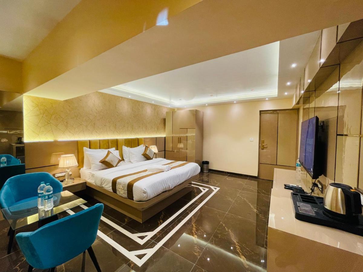 Home2 Renaissance Club 孟买 外观 照片