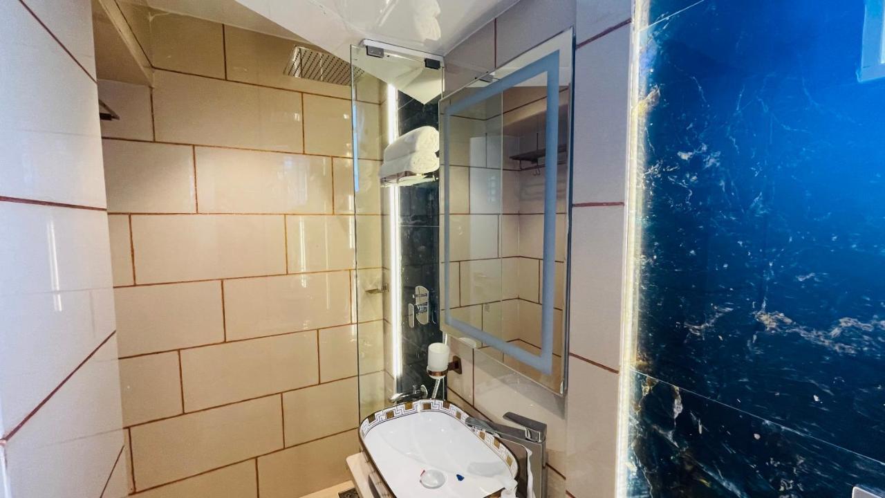 Home2 Renaissance Club 孟买 外观 照片
