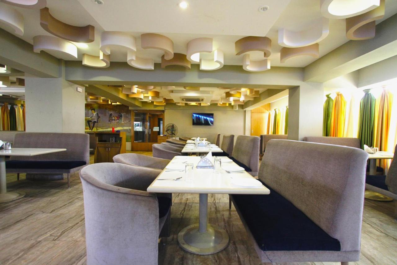 Home2 Renaissance Club 孟买 外观 照片