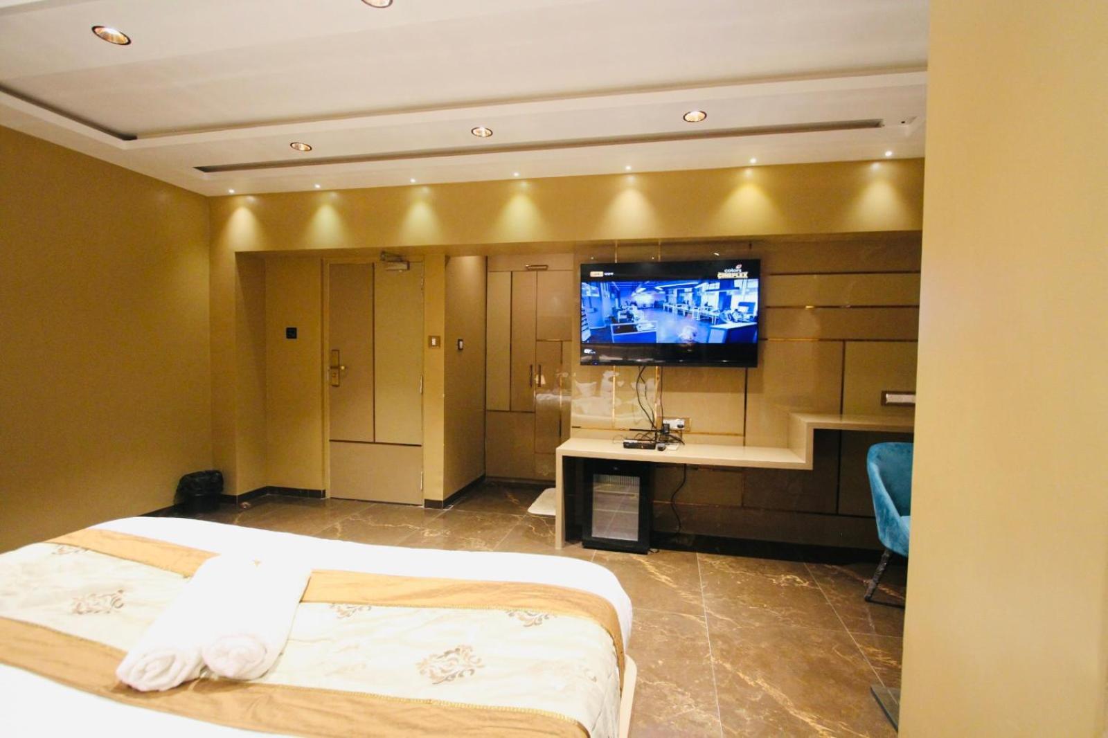 Home2 Renaissance Club 孟买 外观 照片